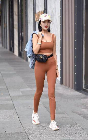 两个女儿和爸爸的搞笑视频